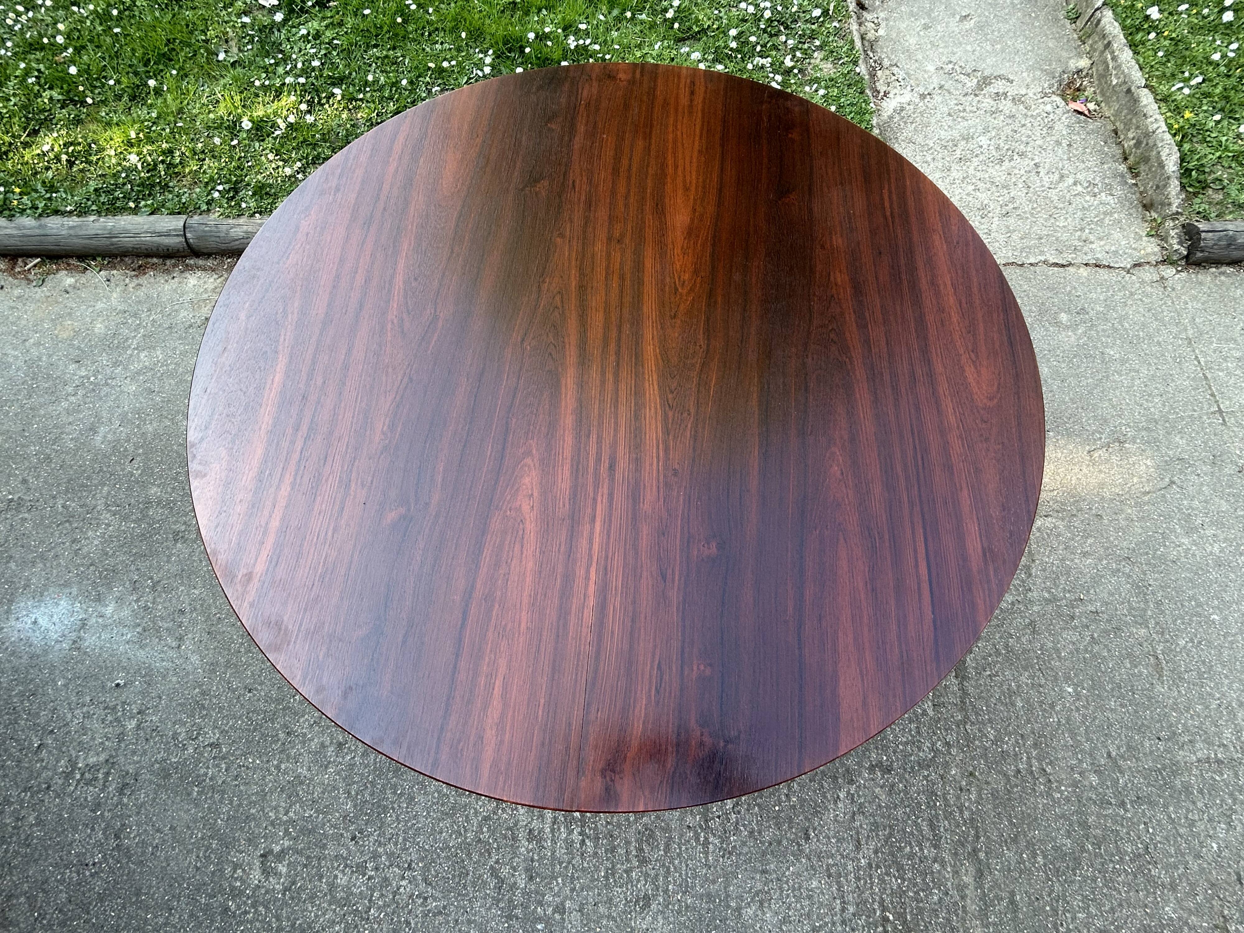 Round rosewood dining table by H. Henning for B. Hansen, 4/8 people.