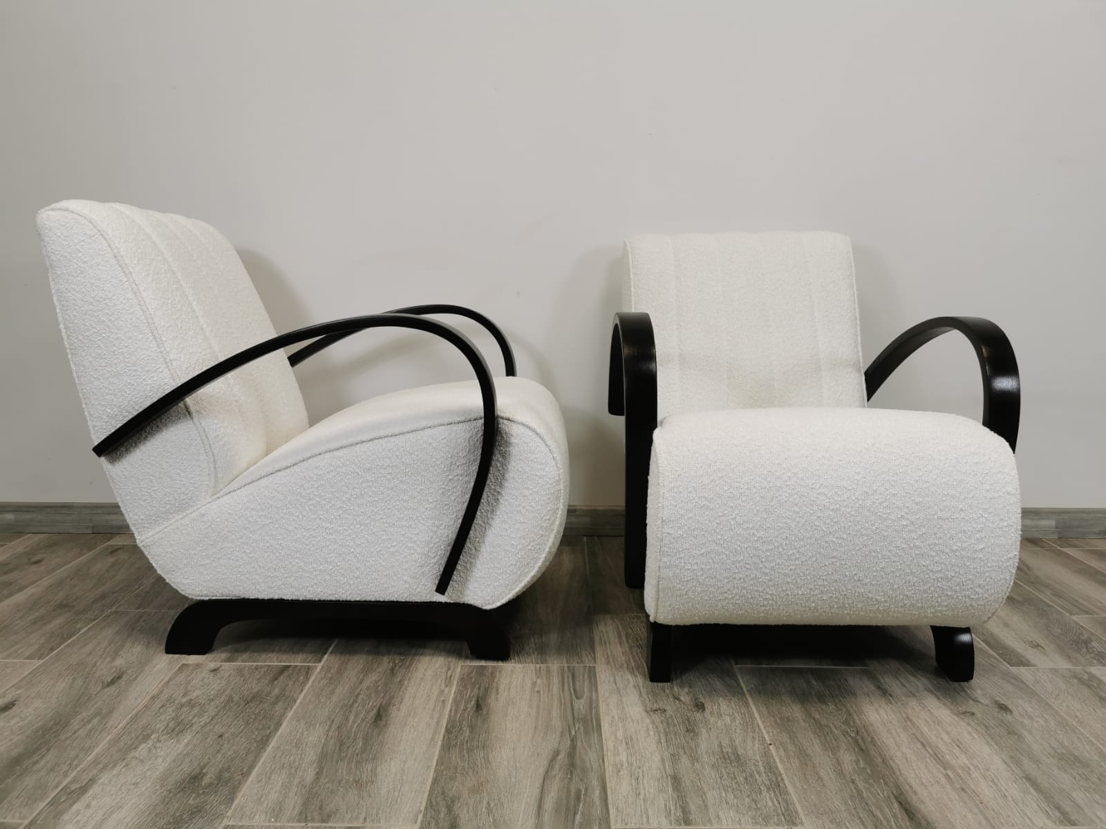 Restored armchairs by Jindrich Halabala, Set of 2