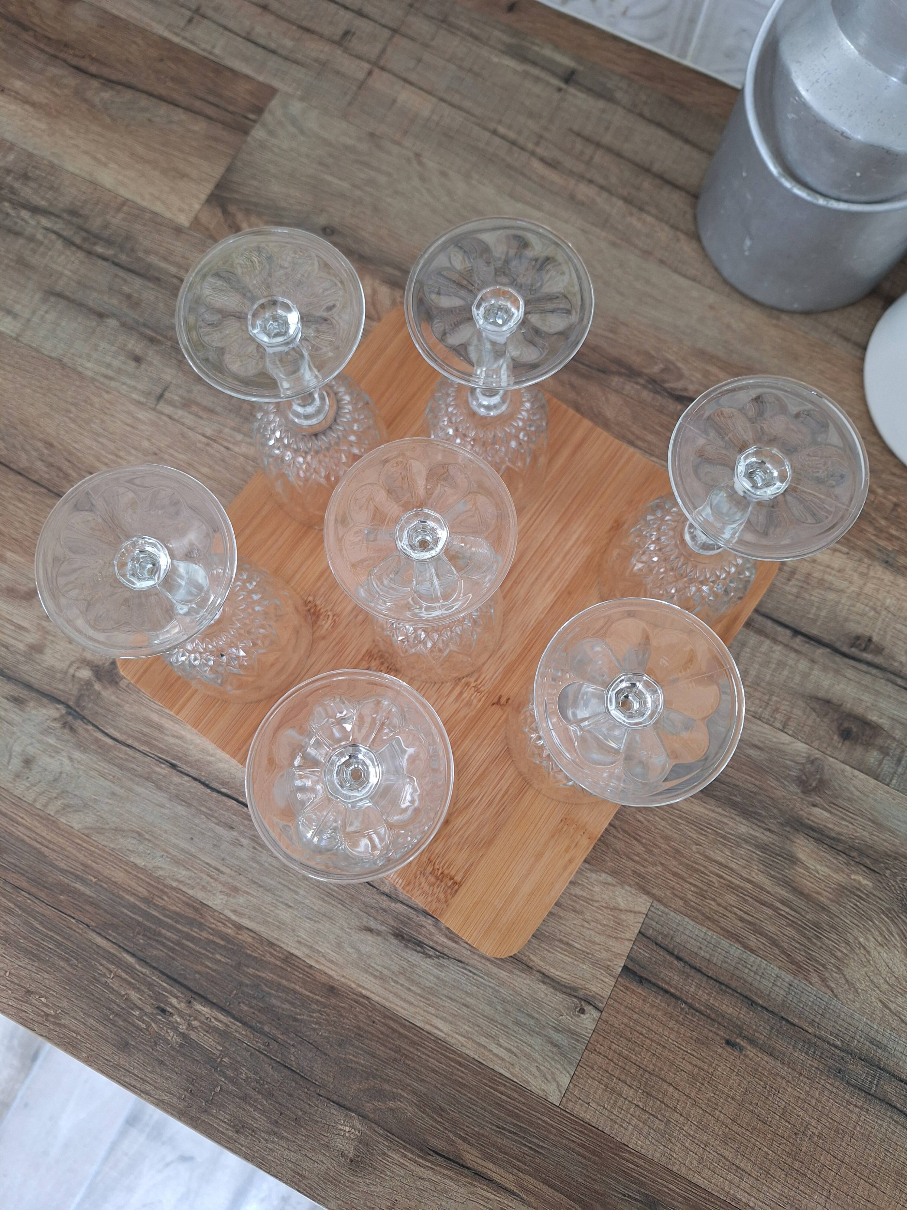 Verres à vin vintage en verre ciselé