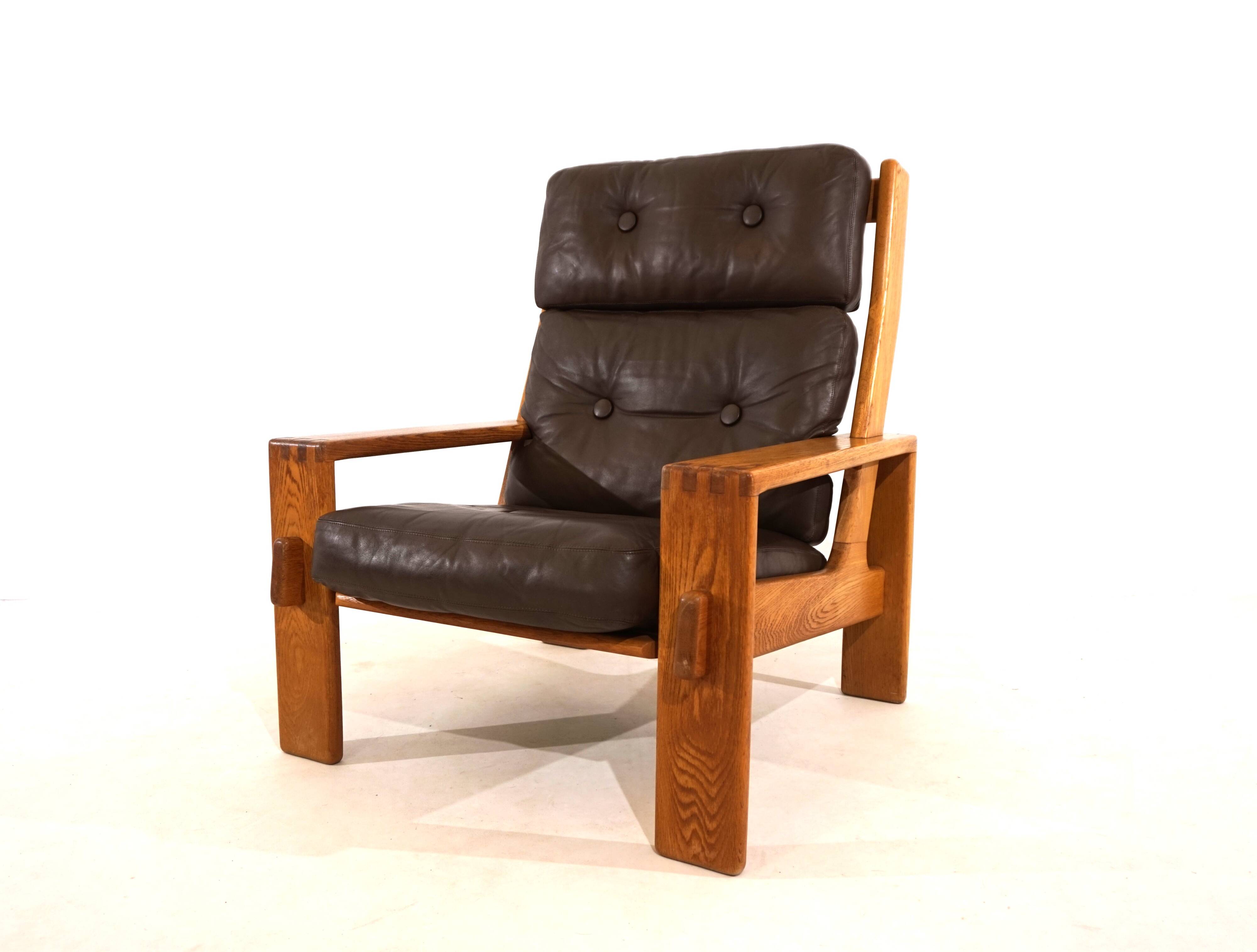 Fauteuil en cuir marron à dossier haut Asko Bonanza par Esko Pajamies