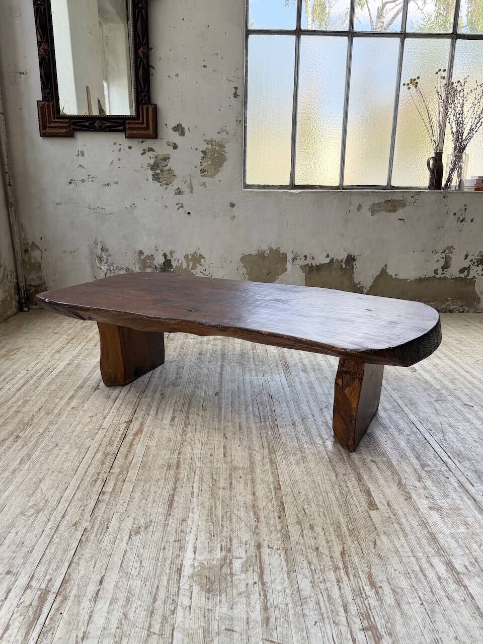 Table basse brutaliste artisanale 1950