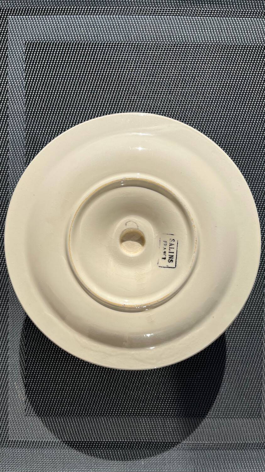 Salins sauce boat with integrated saucer