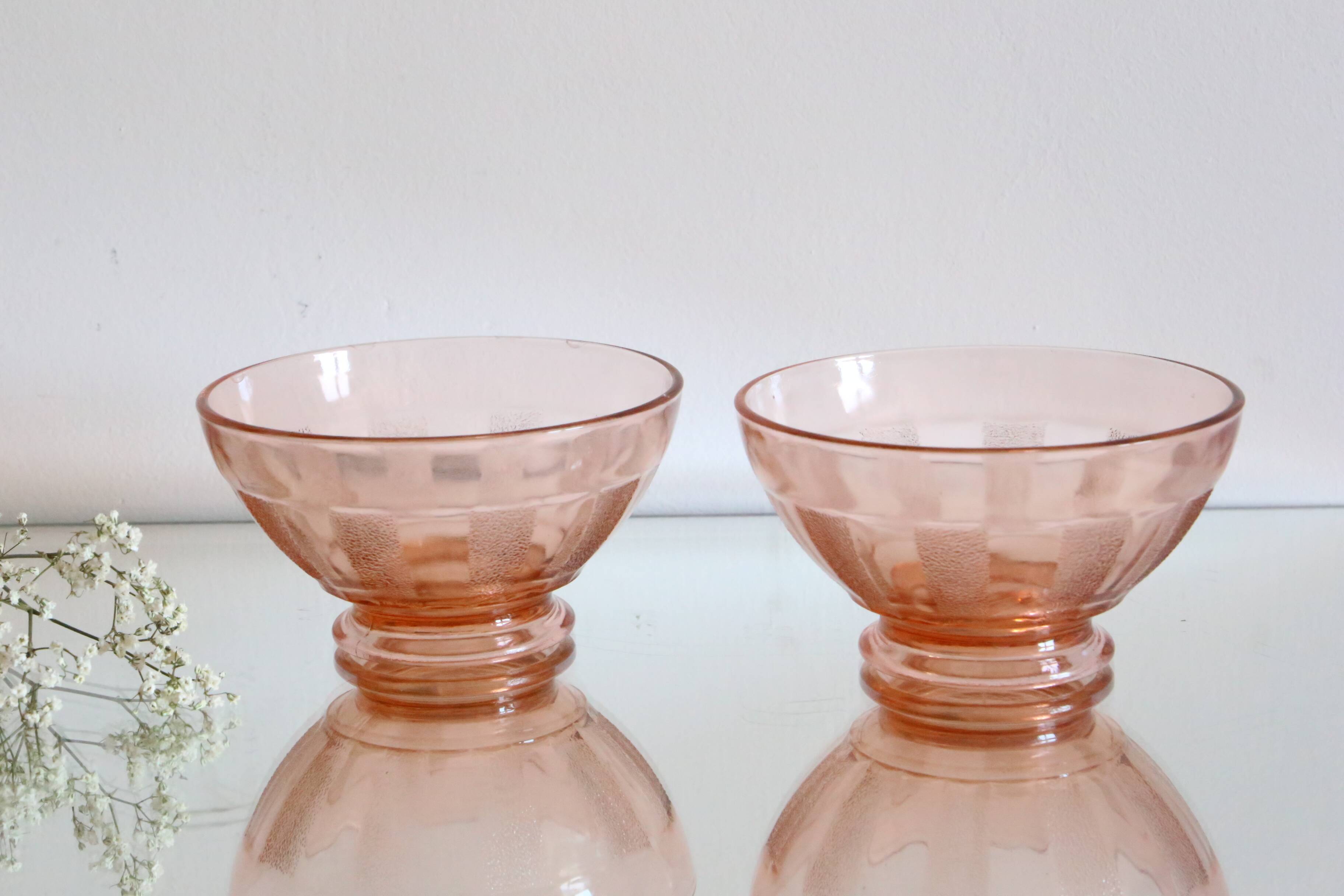 Paire de bols en verre rose