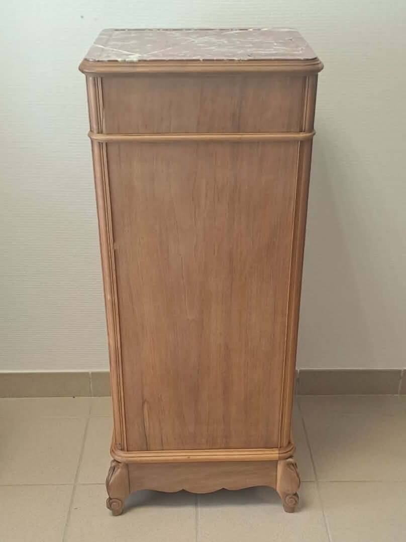 Oak chest of drawers