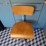 Swivel workshop chair