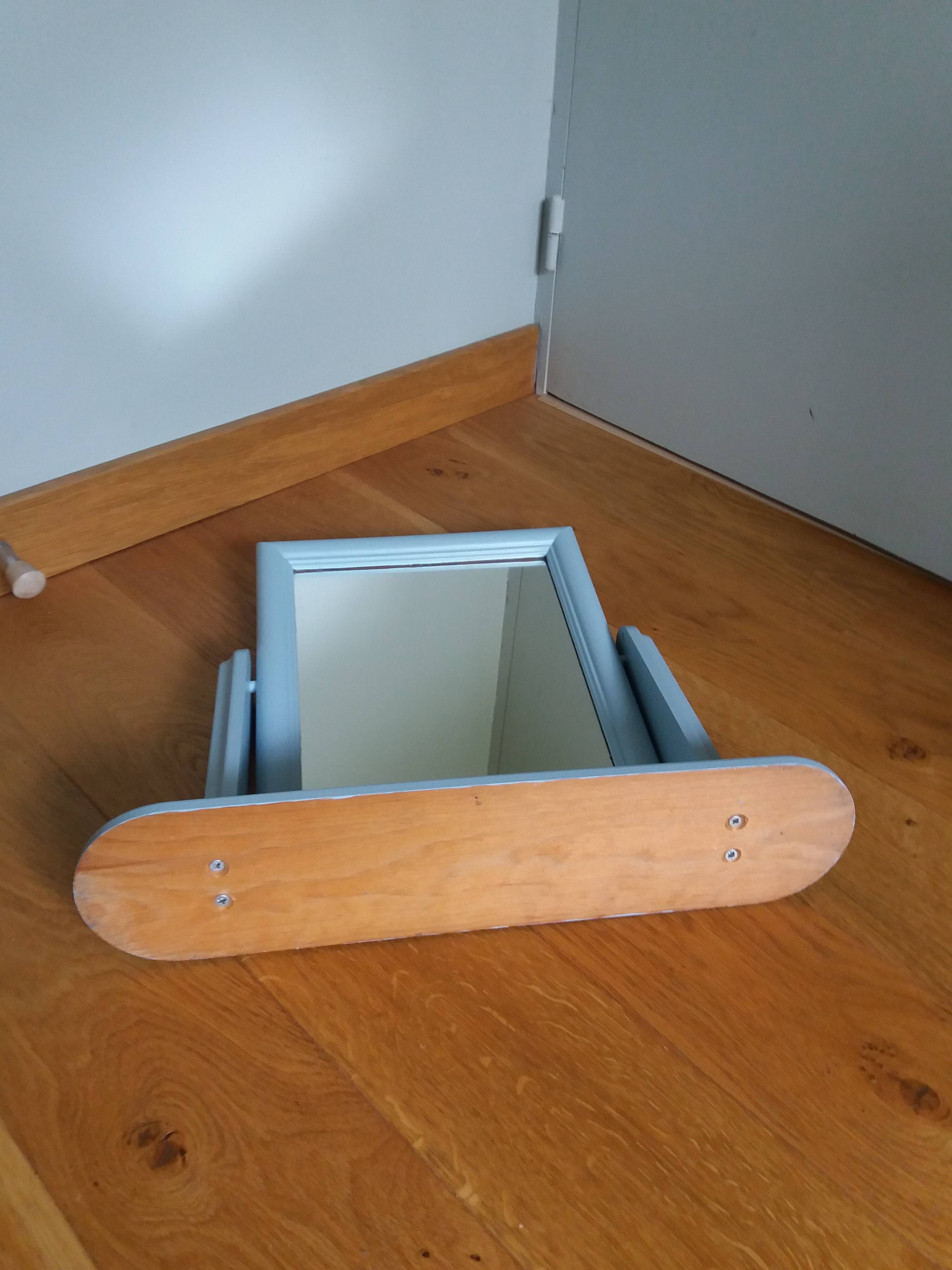 Swivel table mirror