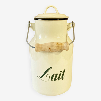 Pot à lait en métal émaillé