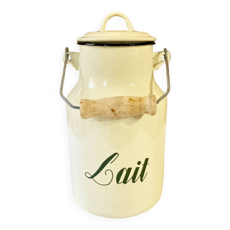 Pot à lait en métal émaillé