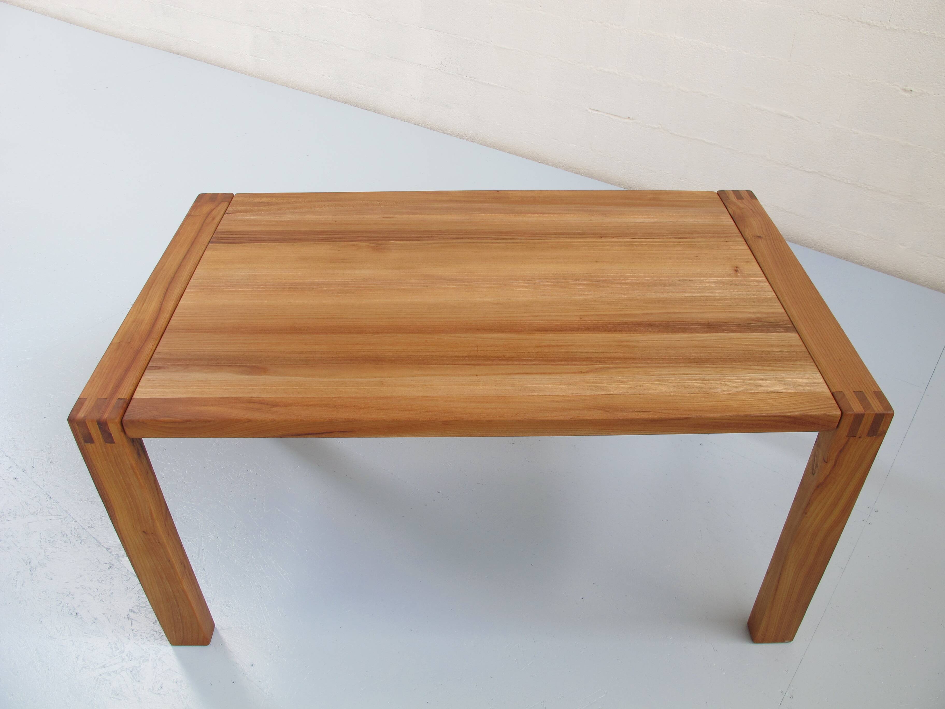Solid oak table model Vendée at Regain