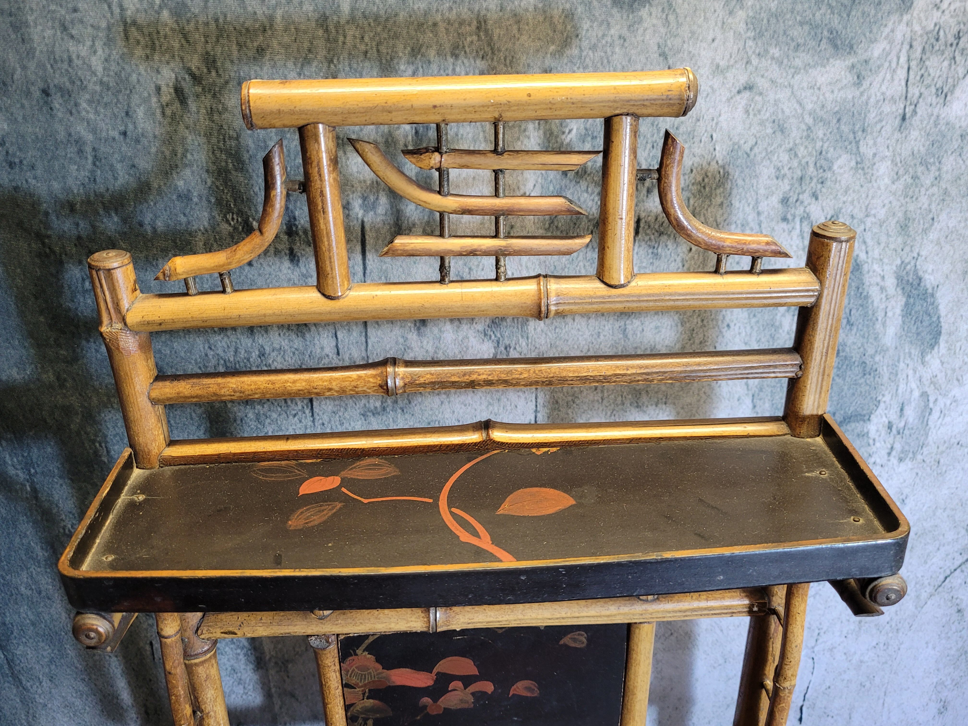 Shelf in bamboo and asian lacquer