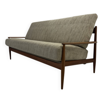 Canapé en teck FD 118 par Grete Jalk pour France & Daverkosen, années 1950.