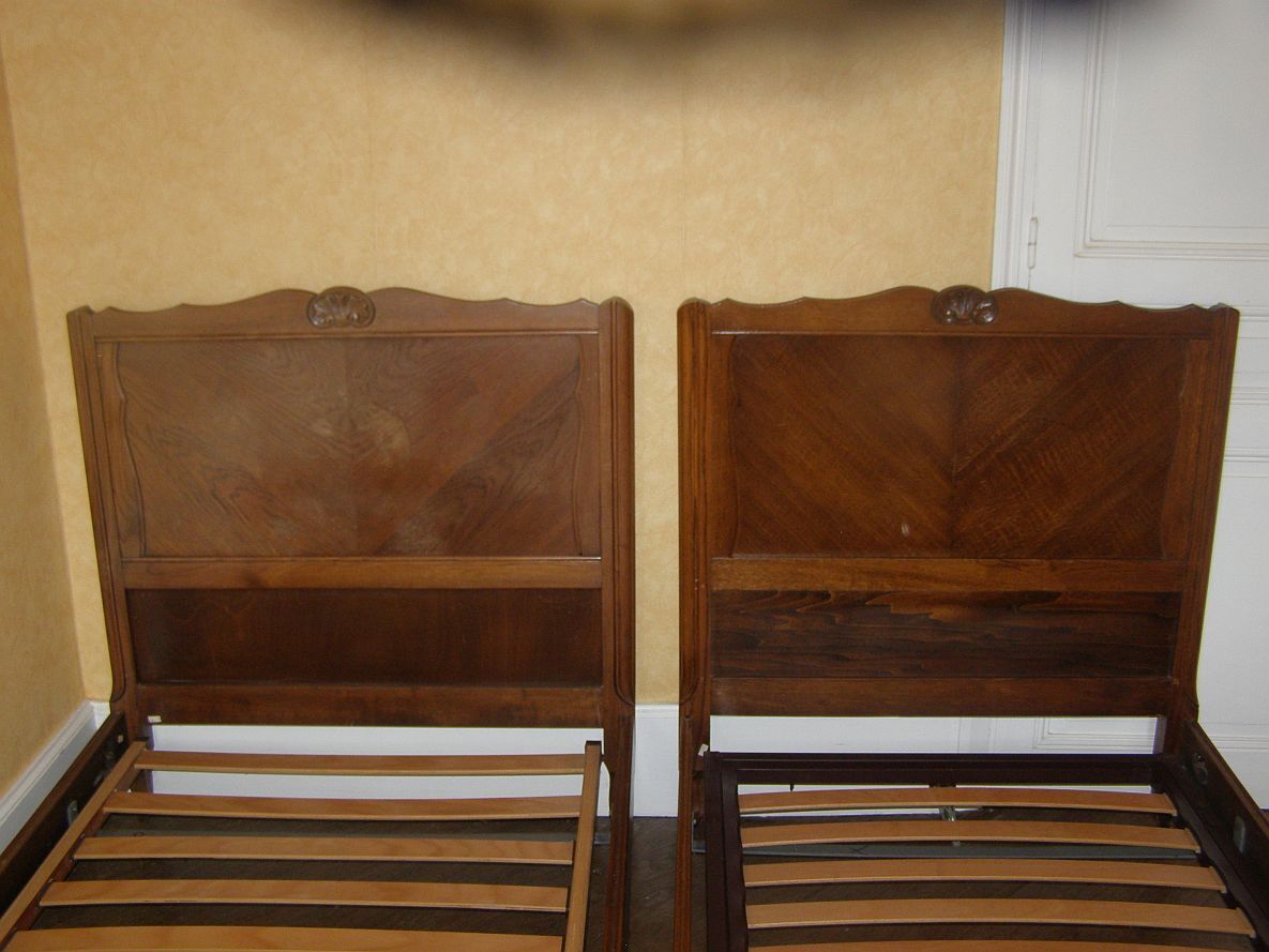 2 twin beds in solid wood in 90 with their slatted box spring