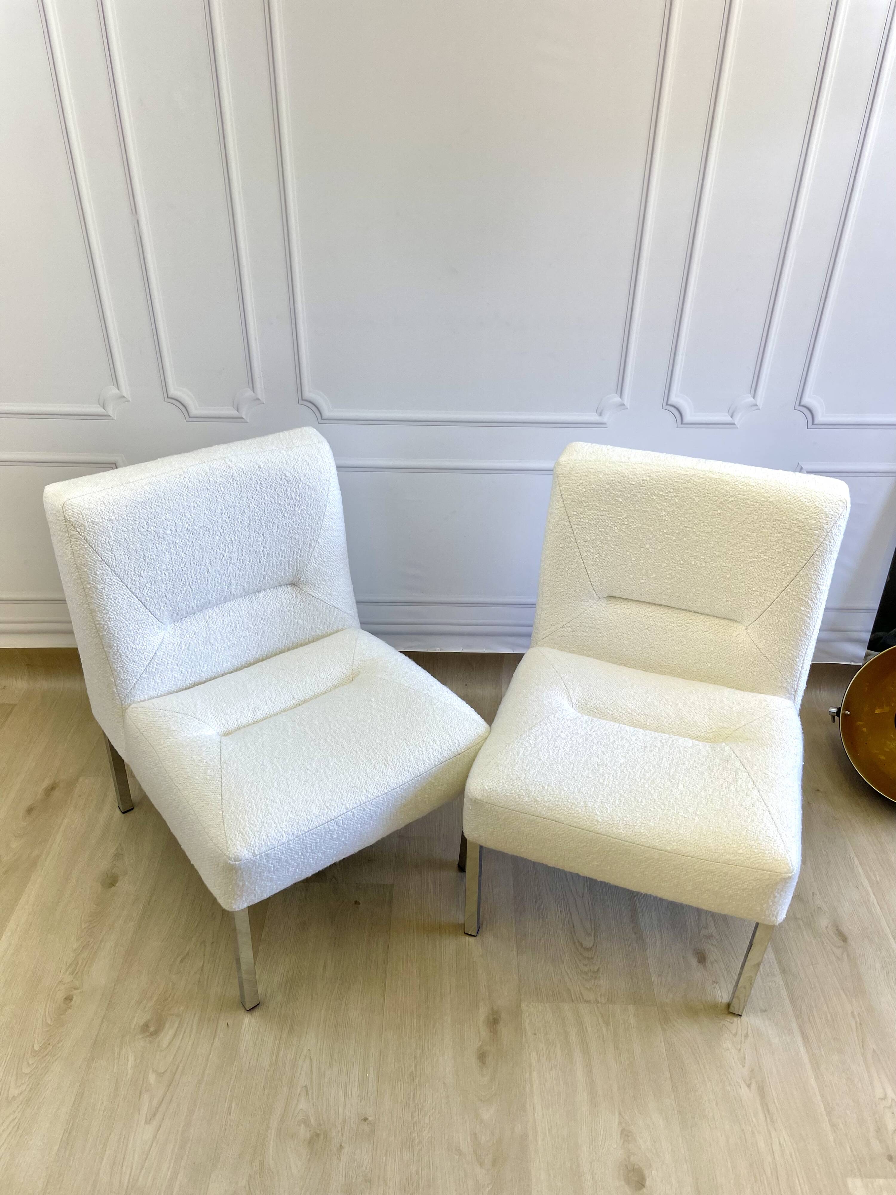 Paire de chauffeuses vintage bouclette blanche – design années 70