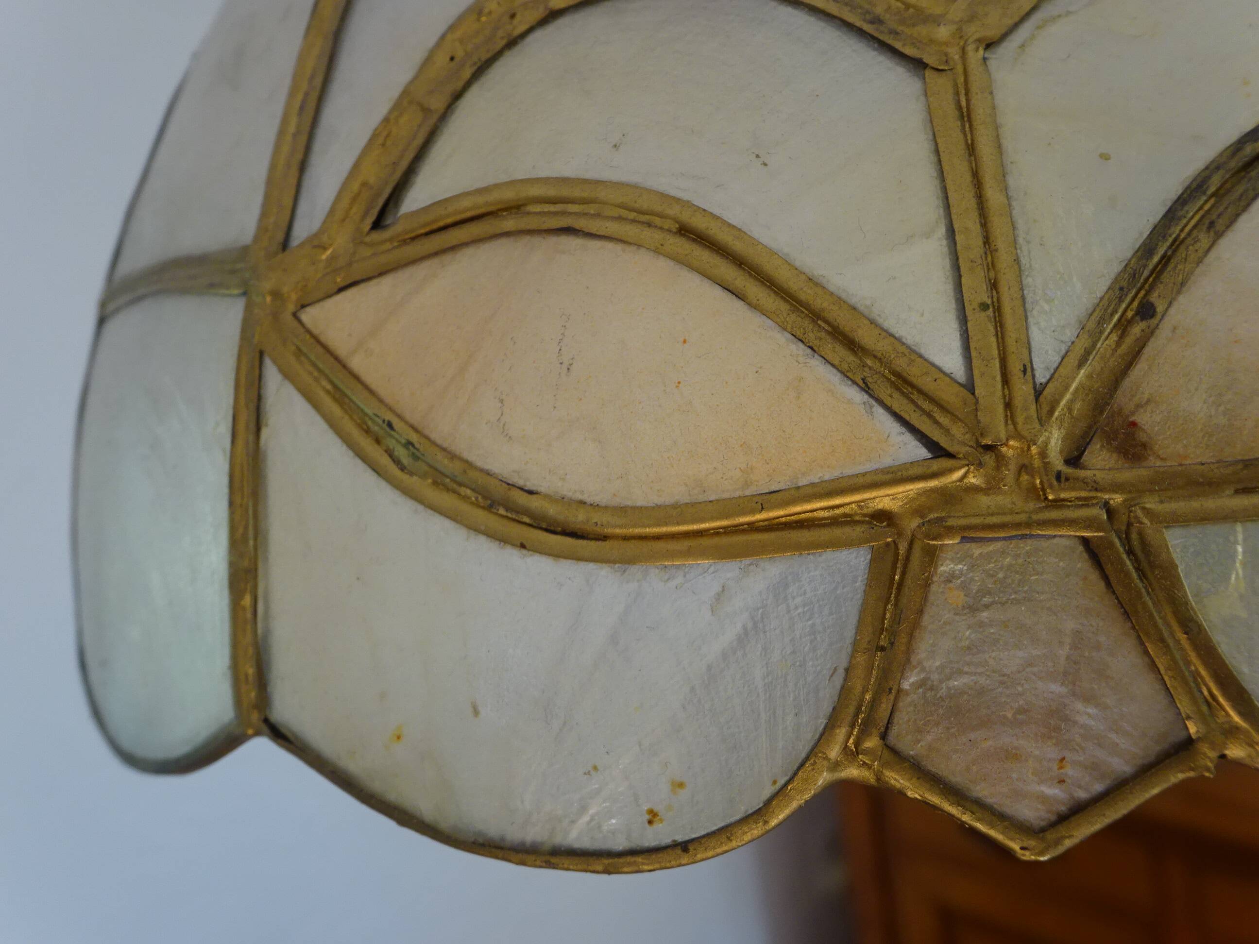 Lustre vintage en nacre et laiton