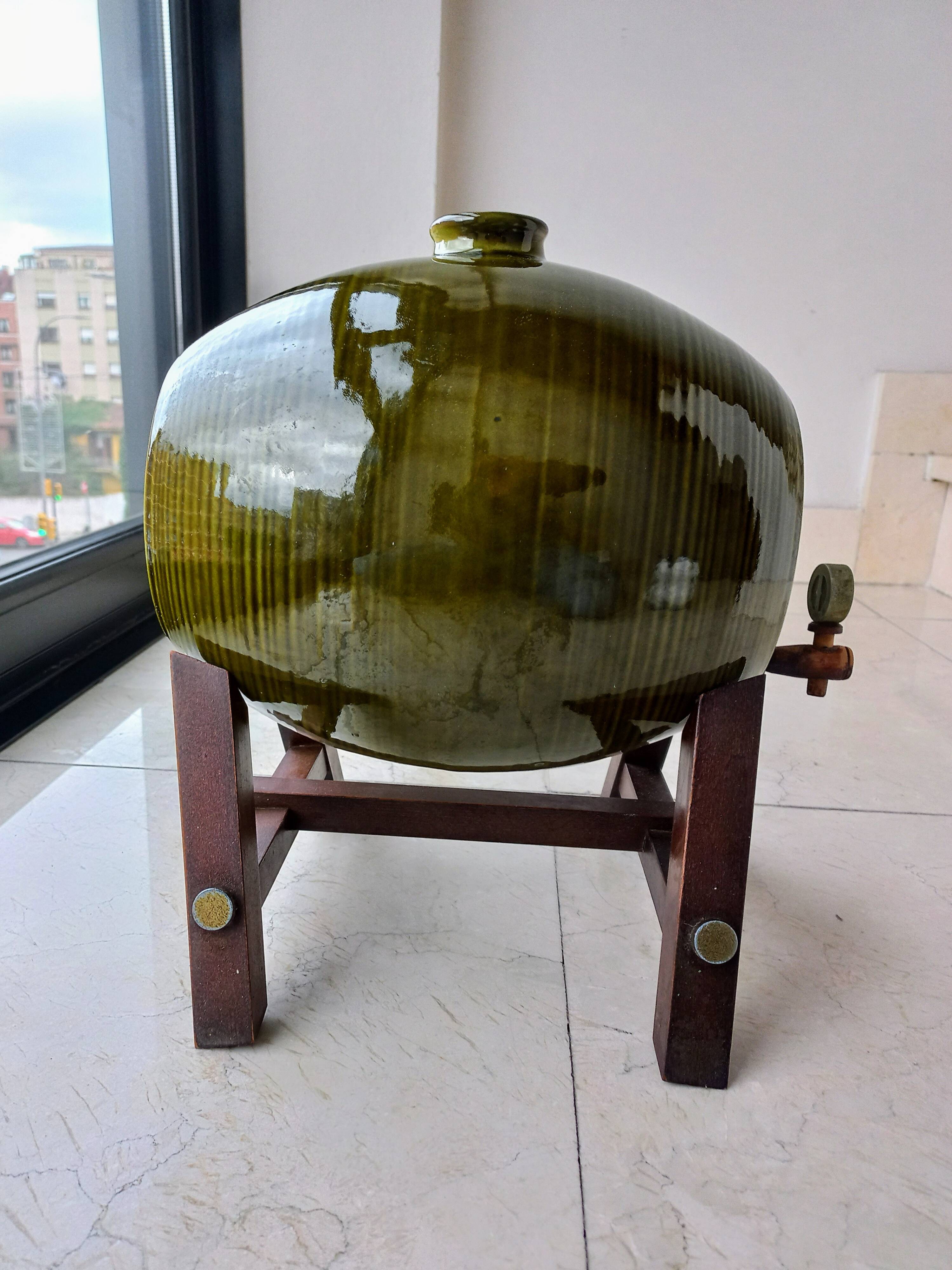 Ceramic spirit barrel