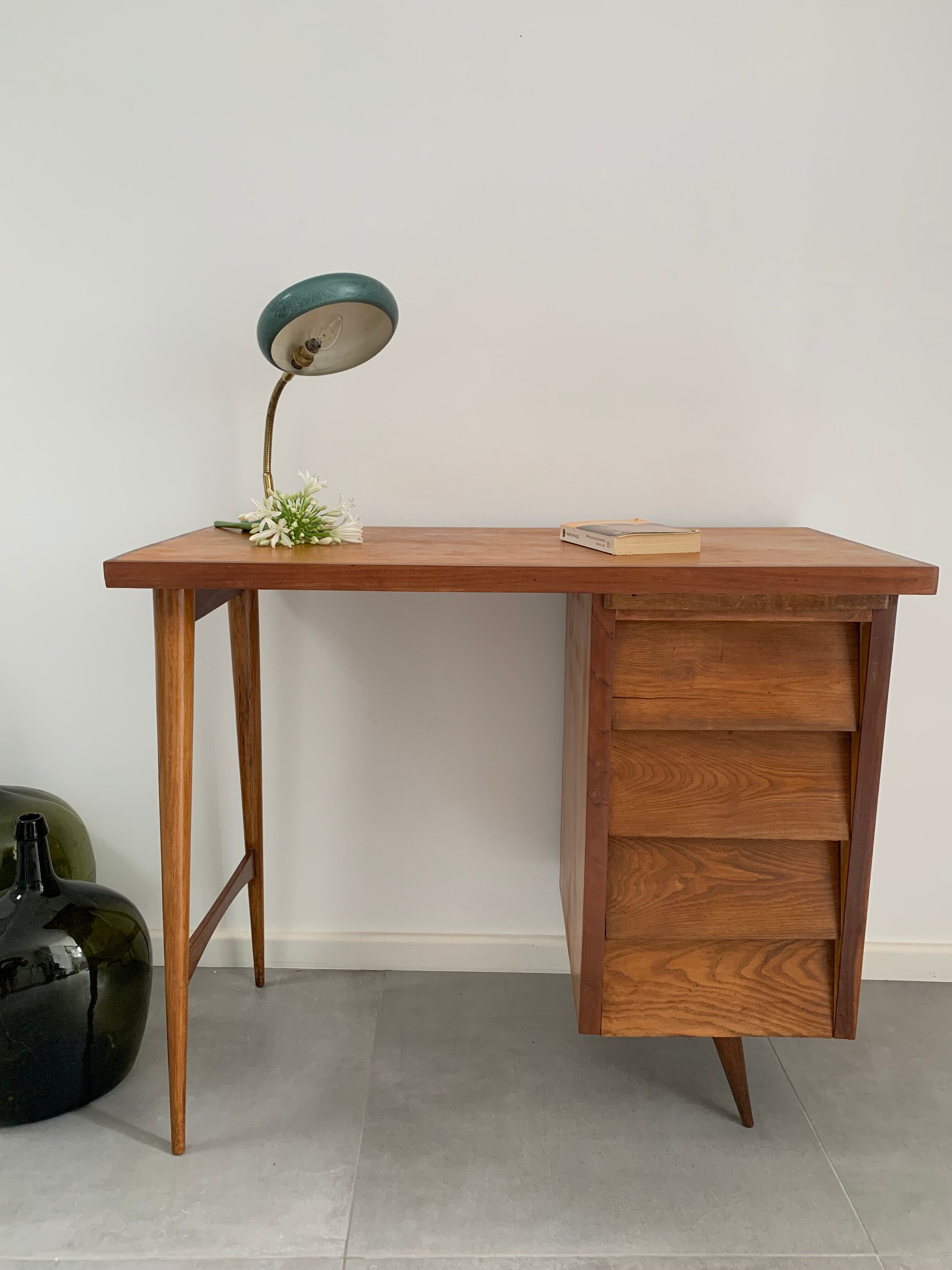 Desk with tapered feet
