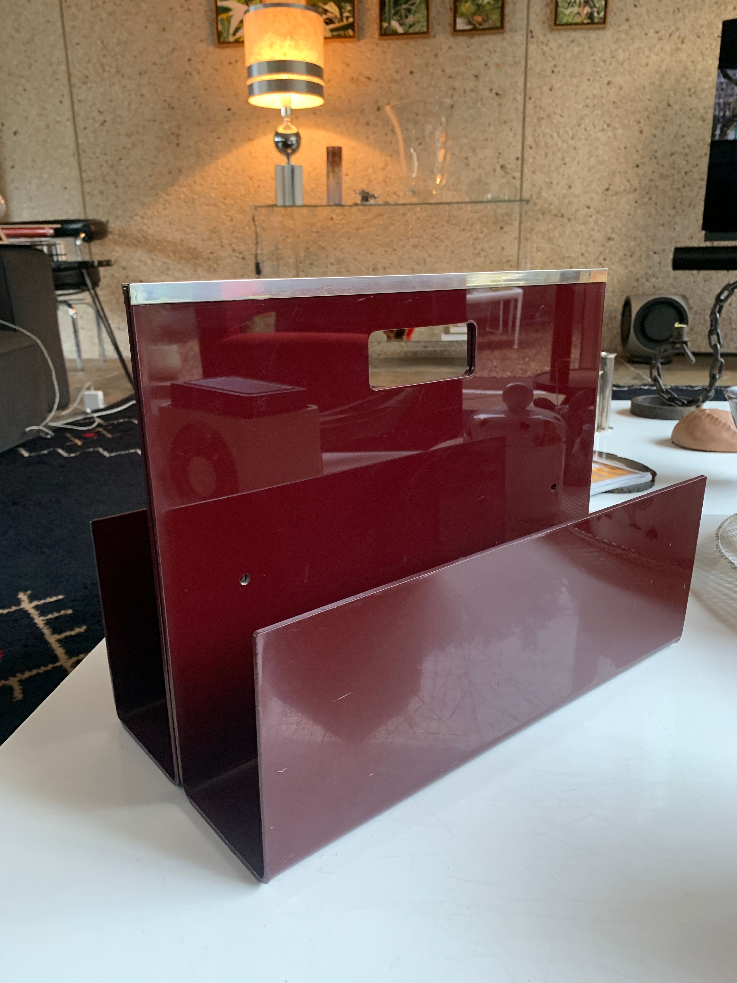 Magazine holder 70s plexiglass burgundy