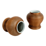 Pair of vintage Chinese vases in porcelain and woven bamboo.