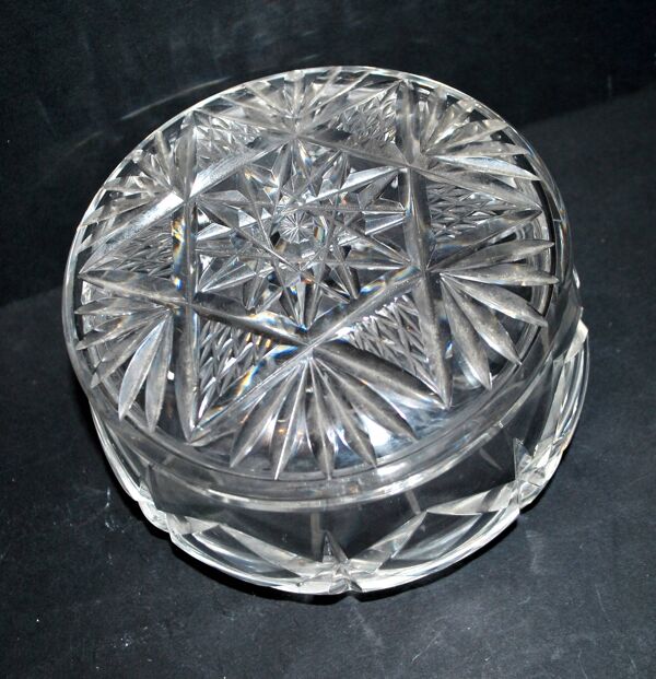 Boite bonbonnière en cristal richement taillé de baccarat