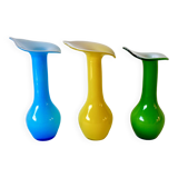 trio de vases design en opaline jaune, vert et bleu années 60