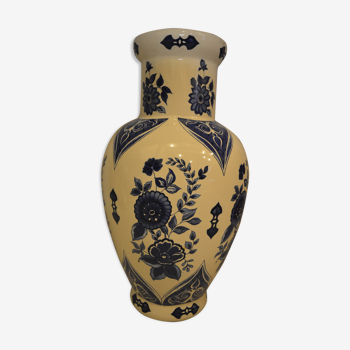 Porcelain vase floral decoration