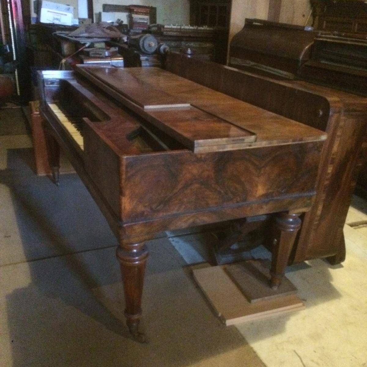 Piano table circa 1845 "Huni et Hubert" Zurich