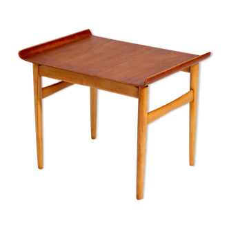 Model FH1937 coffee table by Hans J. Wegner for Fritz Hansen