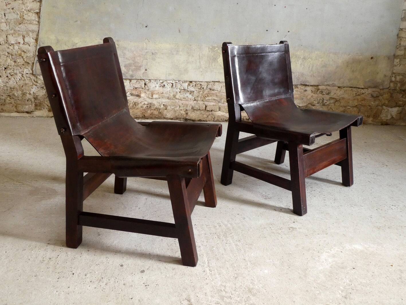 Pair of brutalist armchairs in wood and leather, 1970