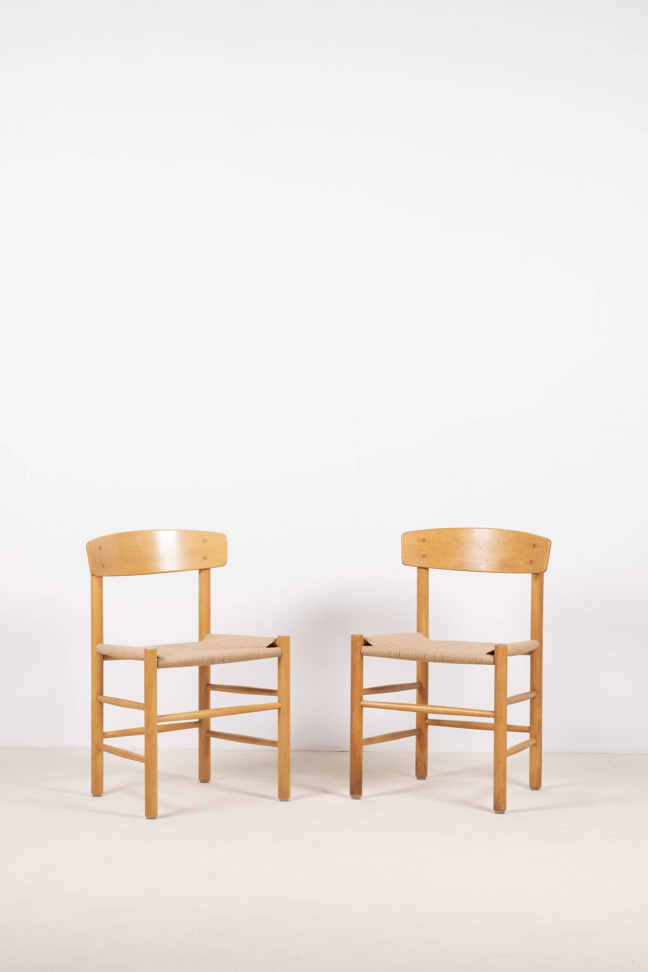 2x Børge Mogensen J39 People's Chair in Beech, 1970s Denmark