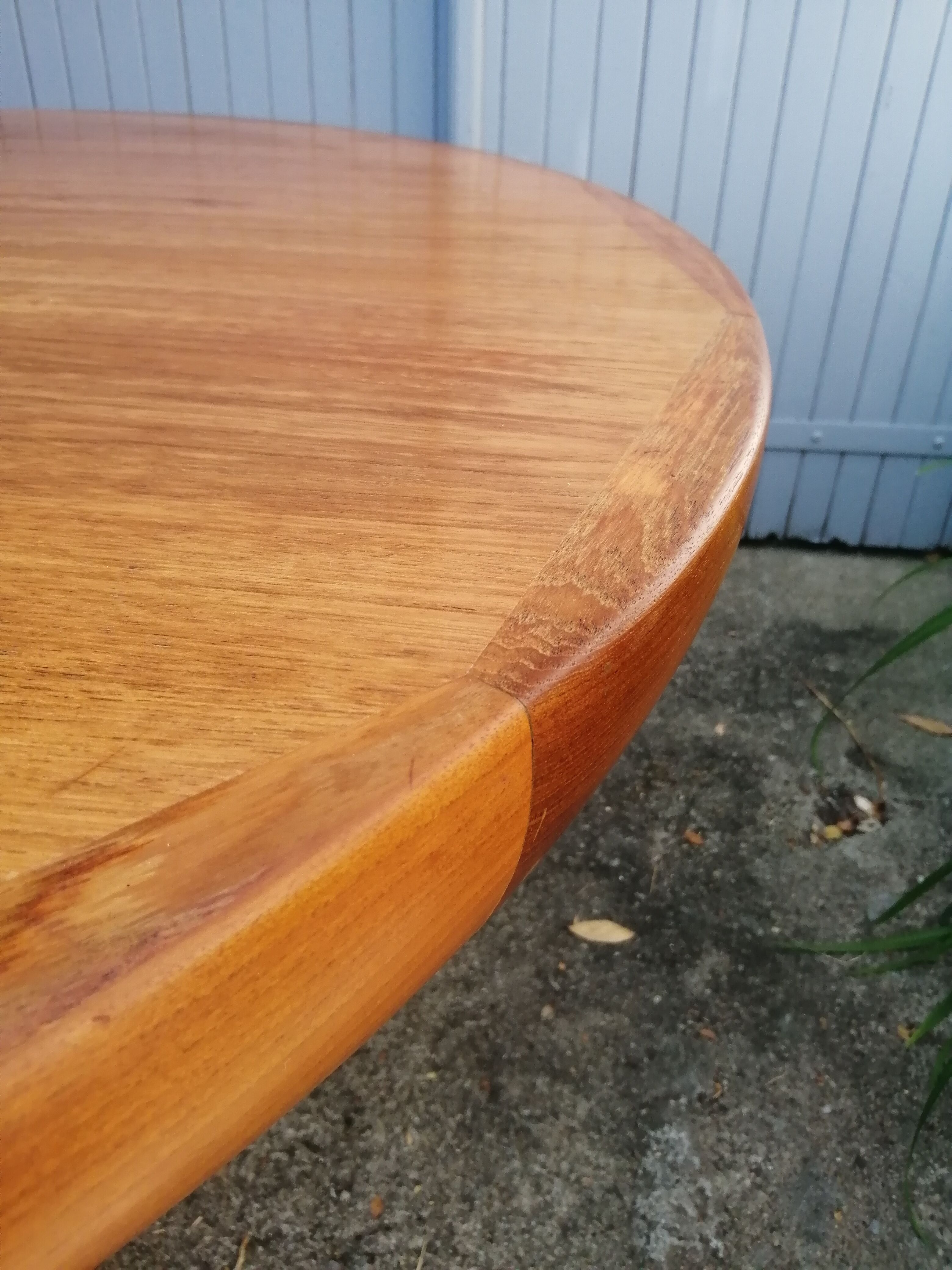 Danish teak dining table from the 1971s with extension cord