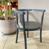 Curved wooden armchair from the late 19th/early 20th century.