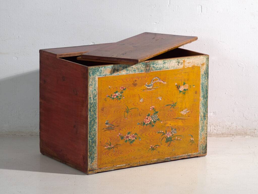 Antique chest painted in pine wood – China, circa 1930
