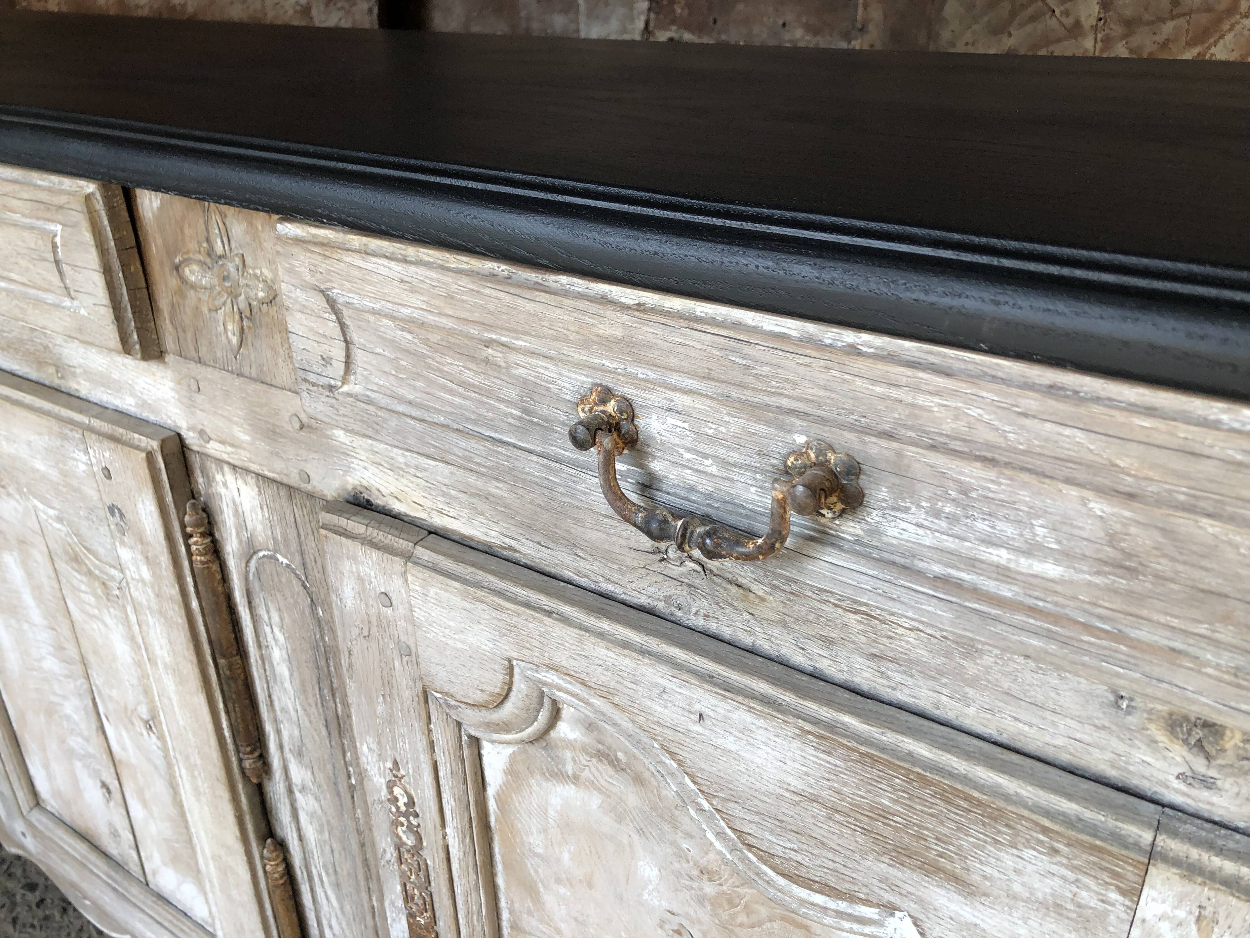 Buffet de style Louis XV