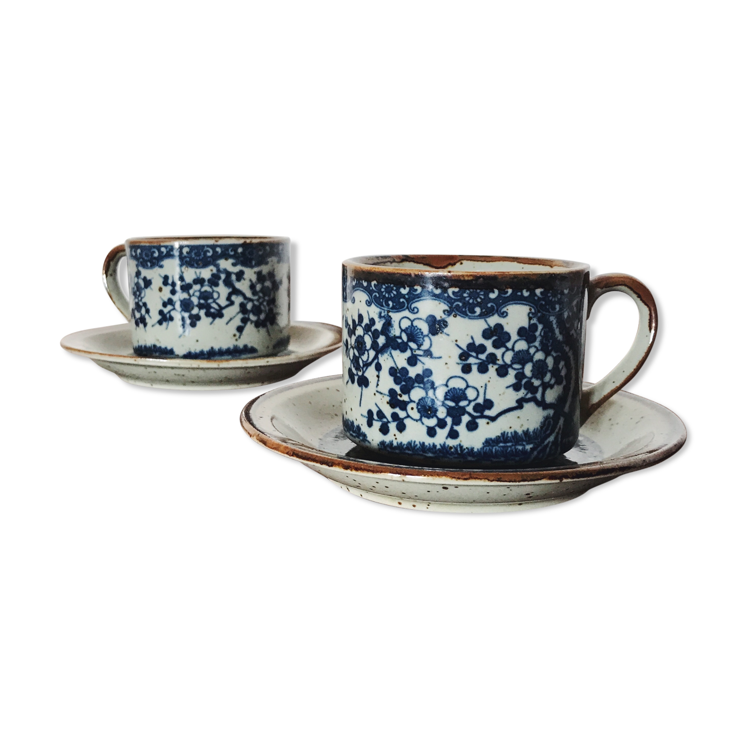 Pair of cups in blue décor