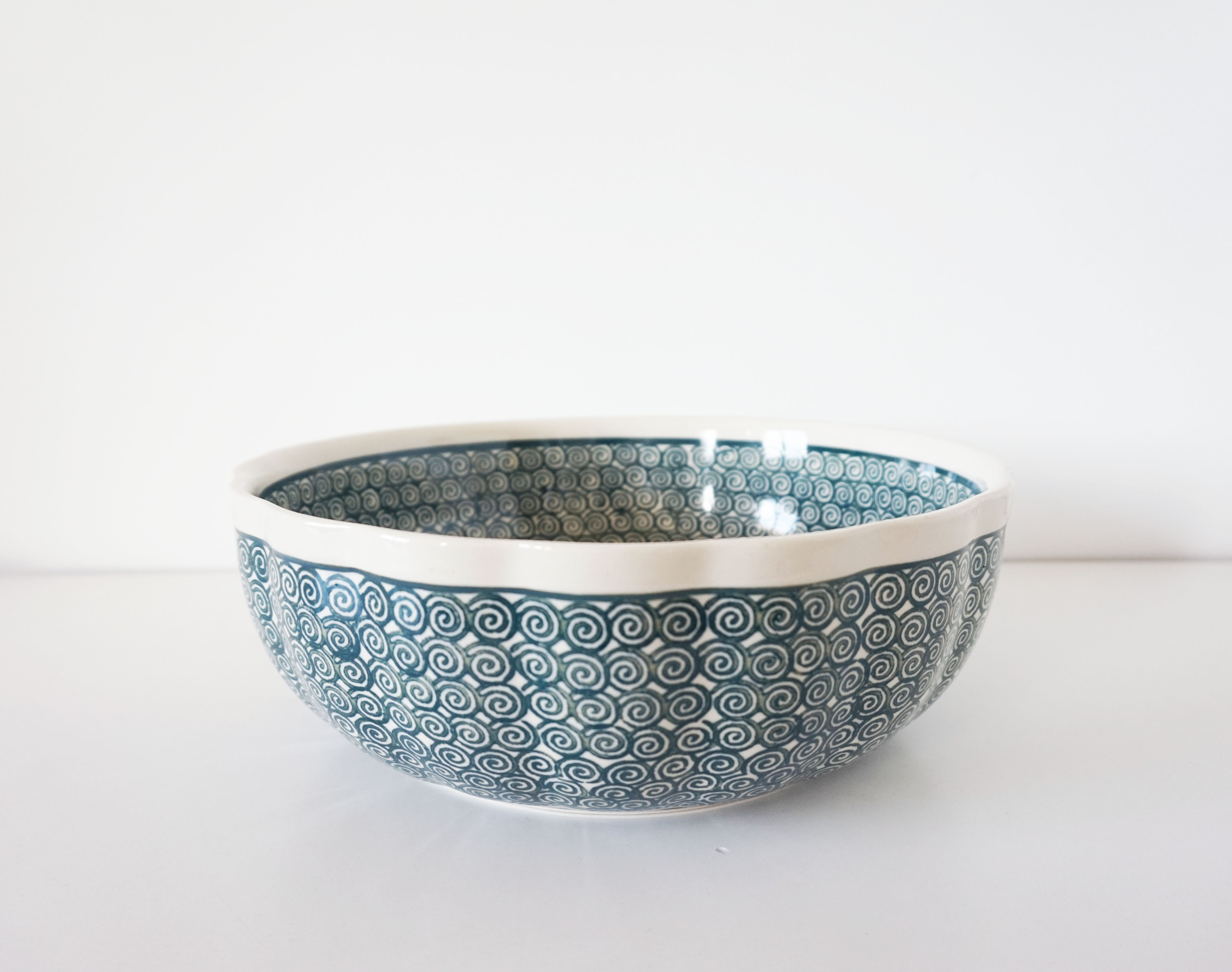Salad bowl green circular pattern