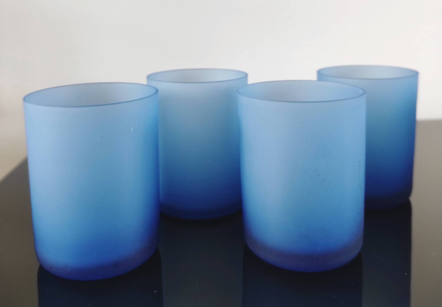 Ensemble service vintage bleu givré mat – 4 verres et 1 pichet