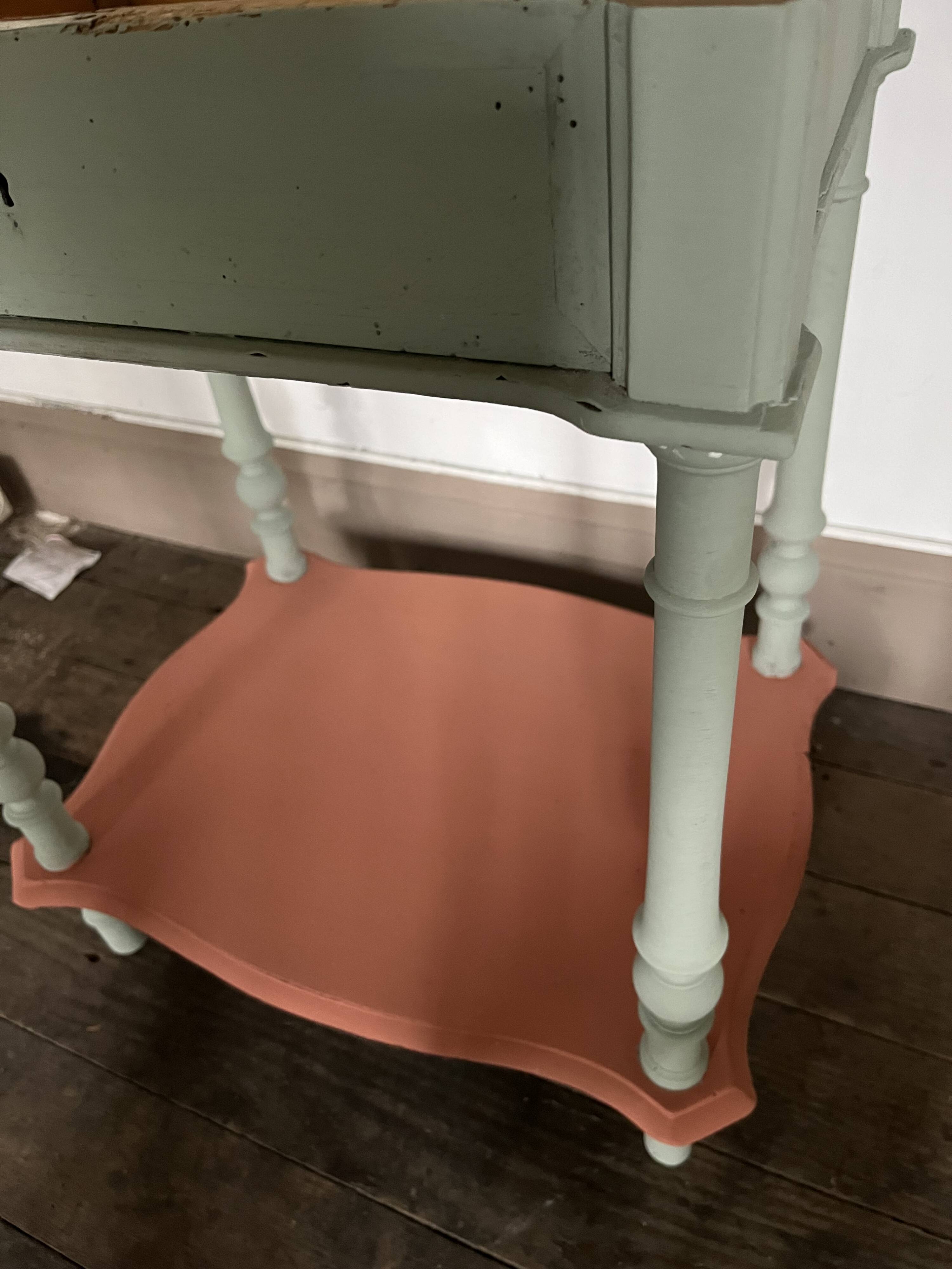Occasional furniture, opening entrance.
