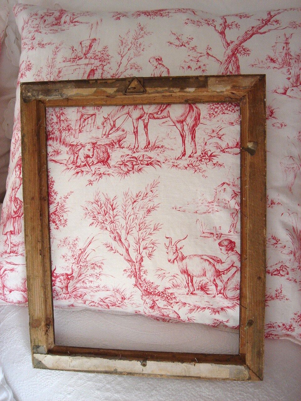 Frame rectangle morded wood mouldings