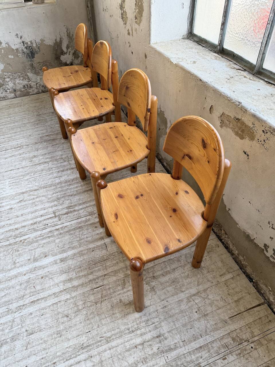 Set of 4 Daumiller pine chairs
