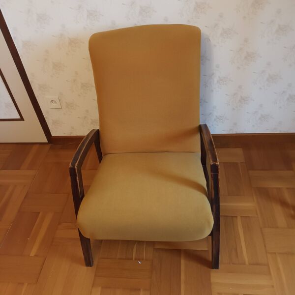Fauteuil vintage en tissu moutarde