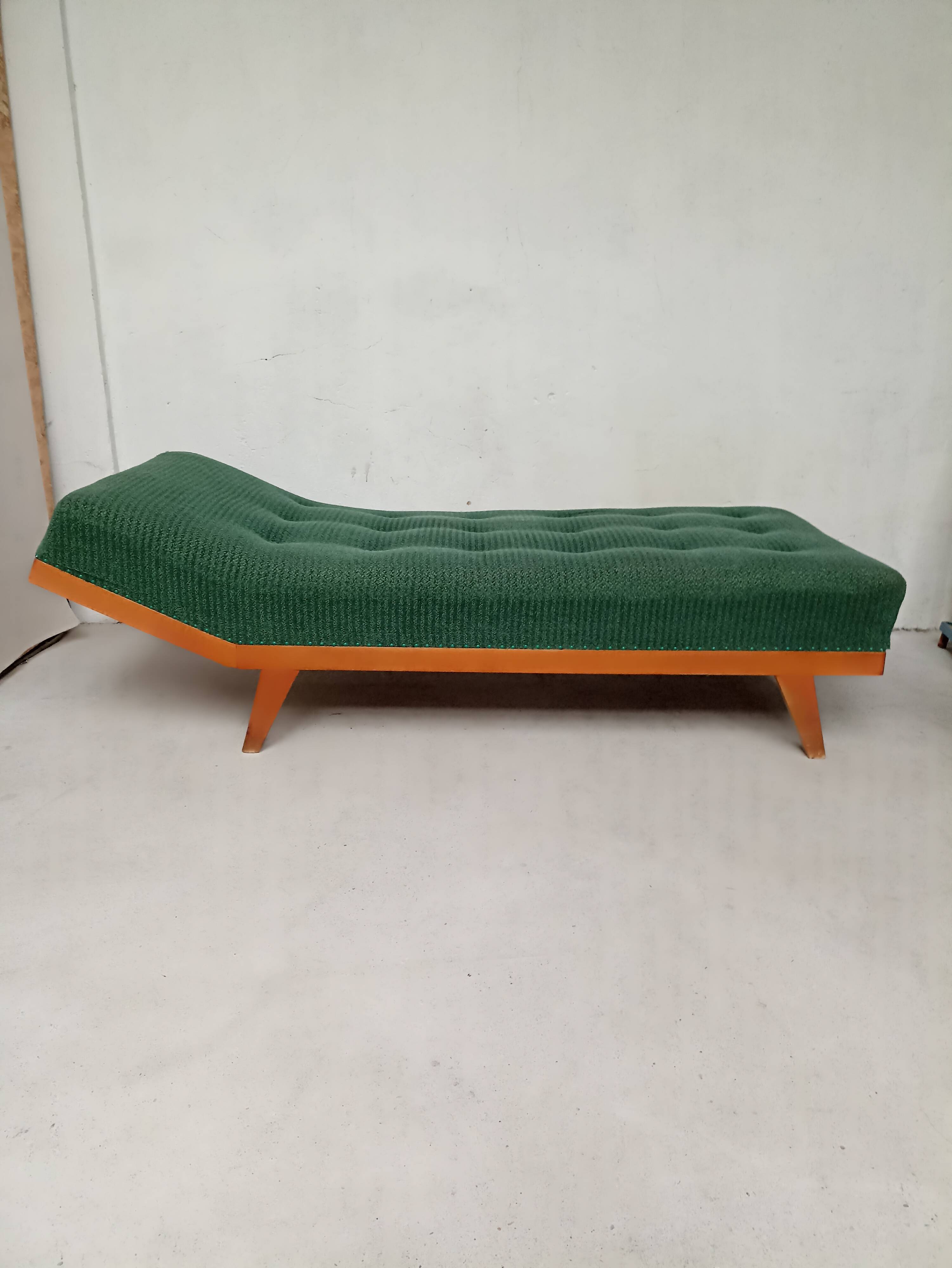 Vintage daybed