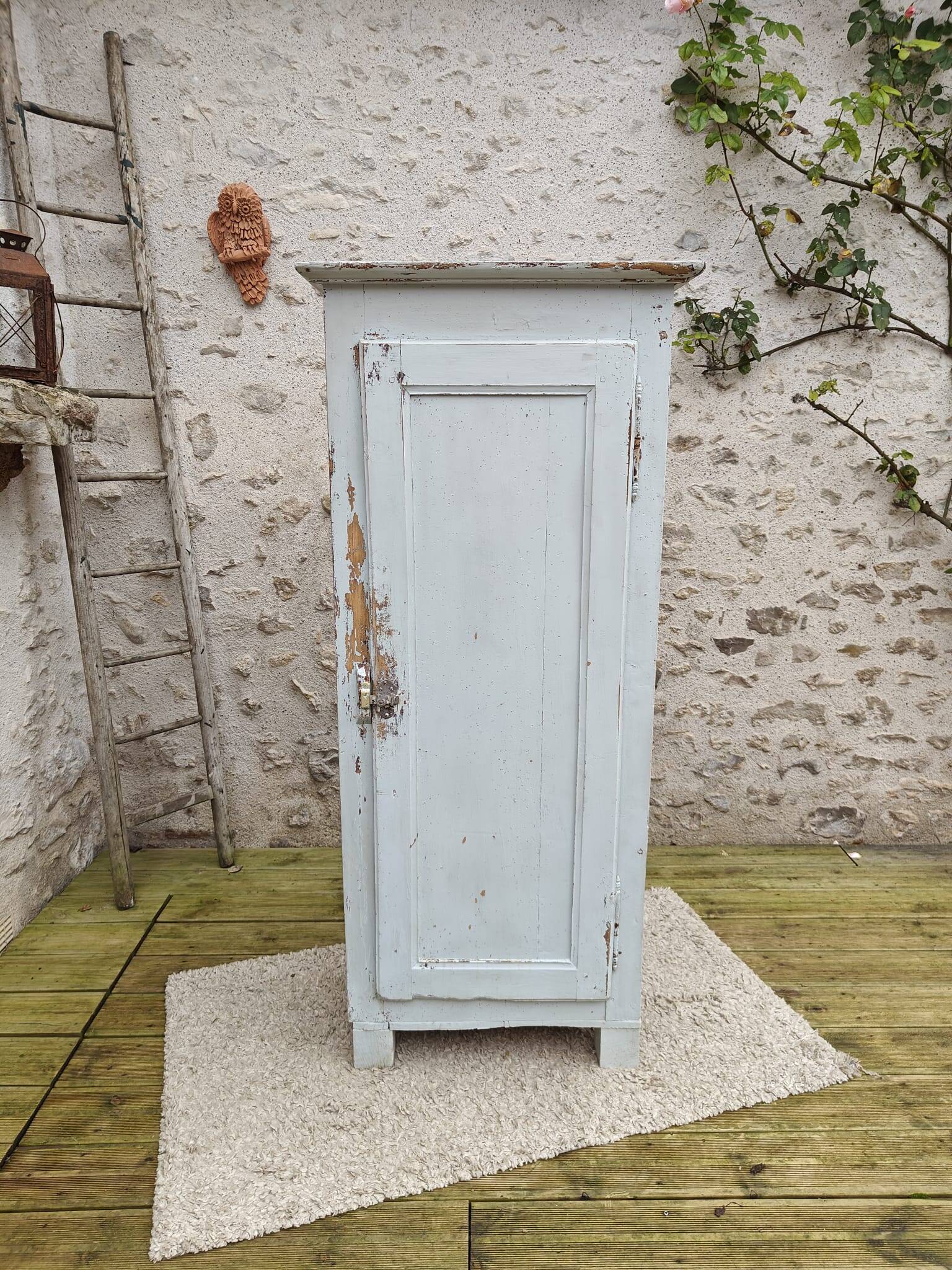 Old patinated bonnet maker