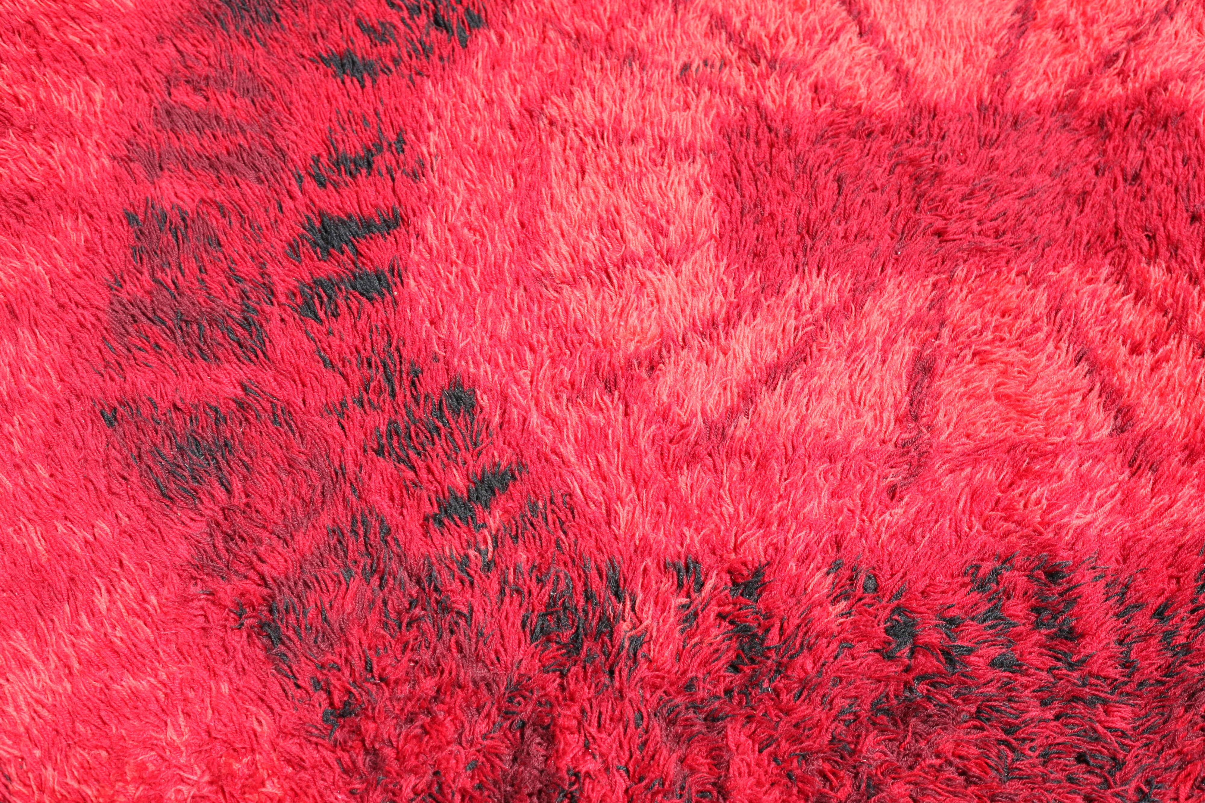 Space age rug. Psychedelic decor. Circa 1970.