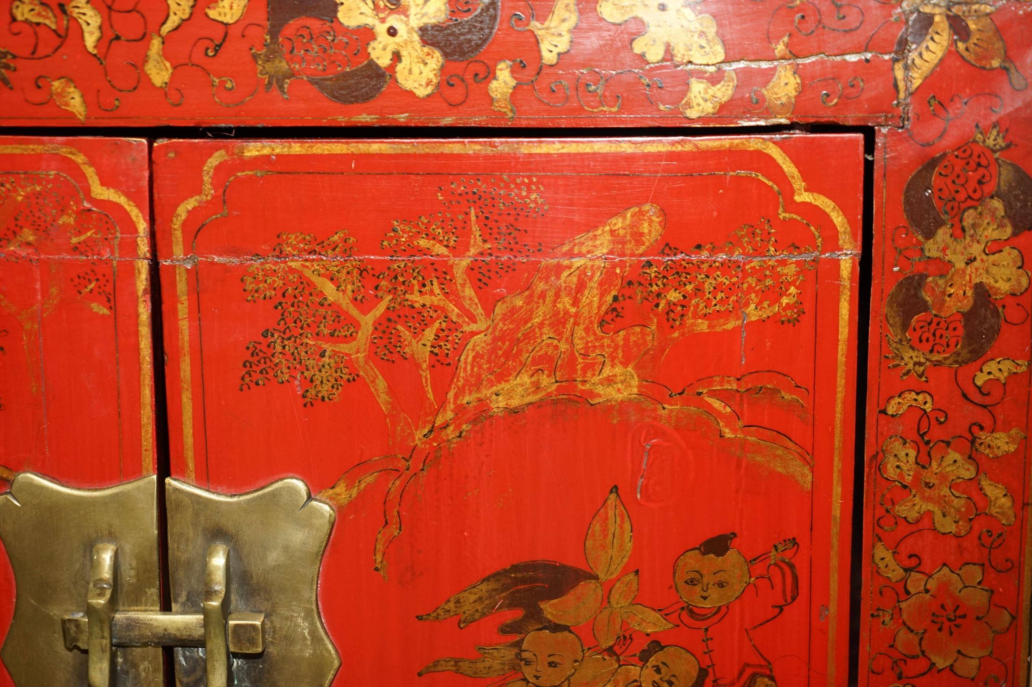 Armoirechinoise antique laquée à la main, grande armoire latérale