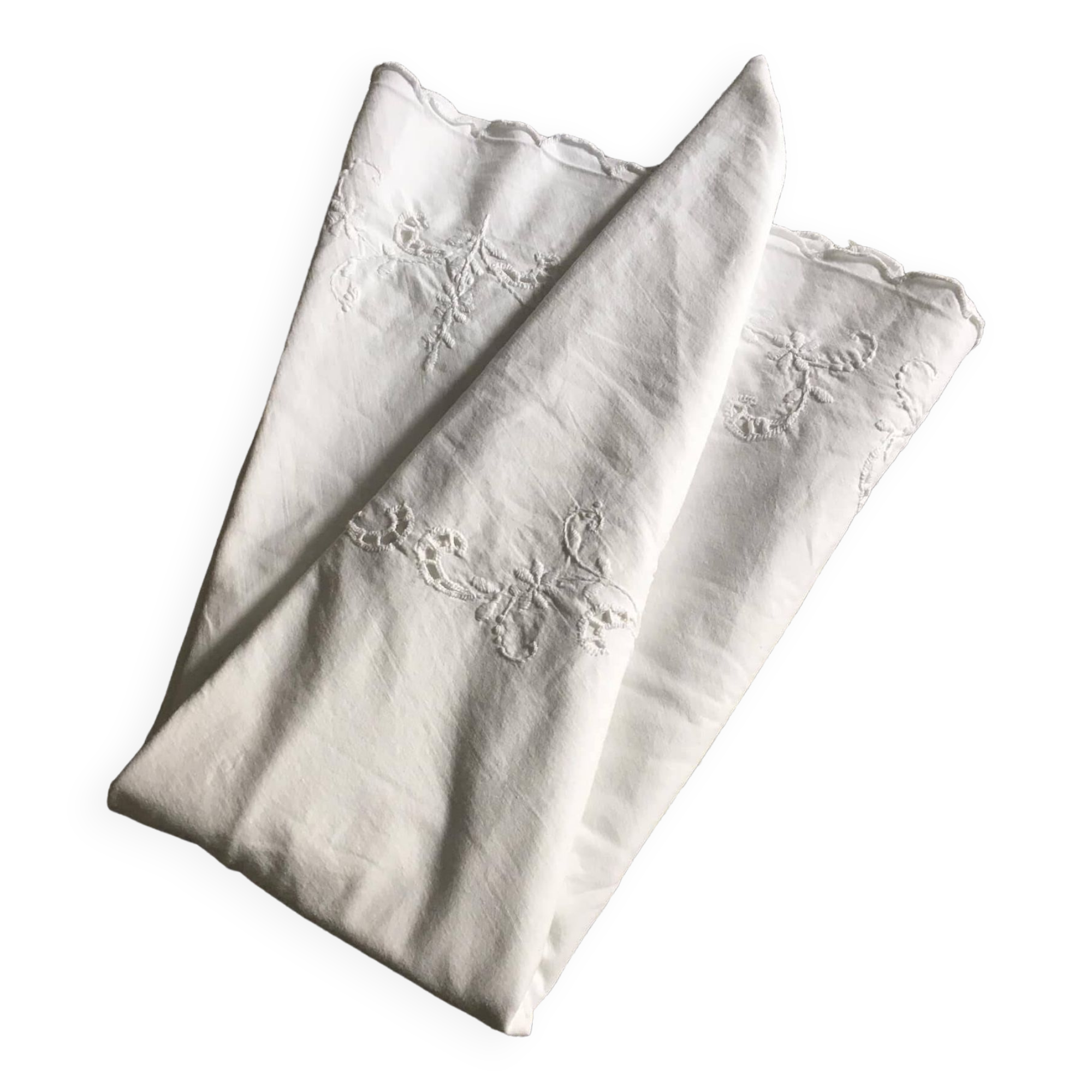 Nappe ronde blanche brodée en coton