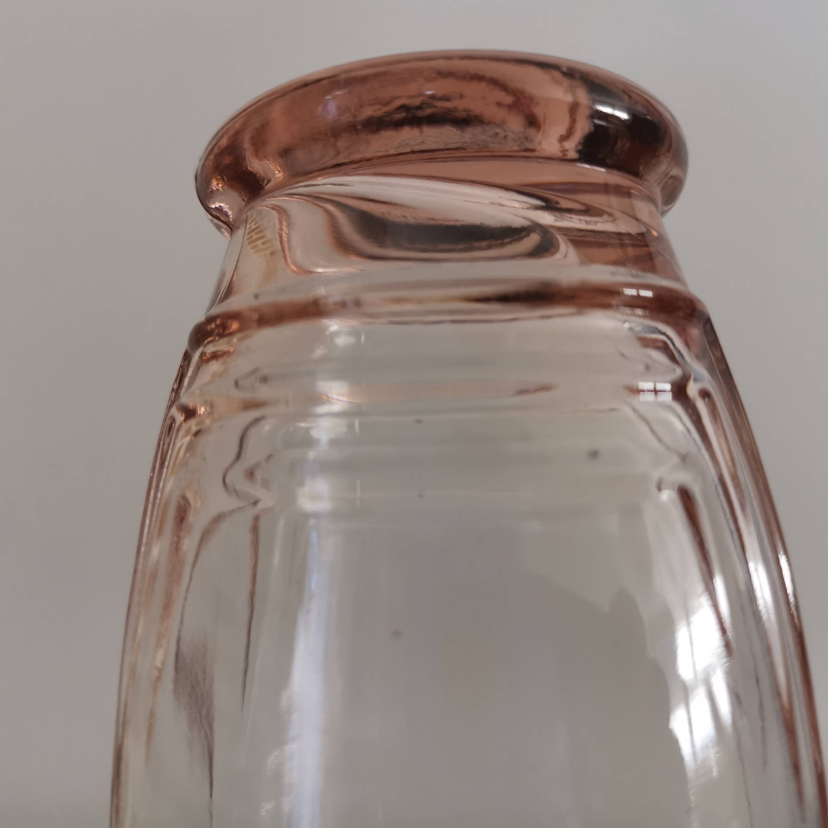 Set of 3 pink smoked glasses in chiseled glass from the 1950s