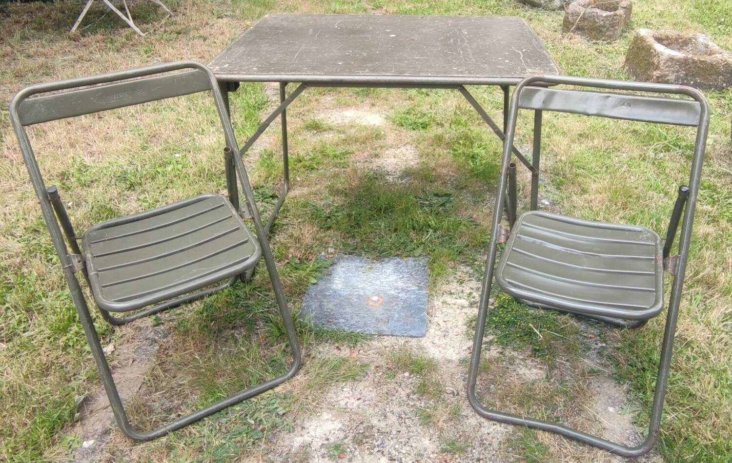Verhaeghe vintage military set 1 table + 2 chairs