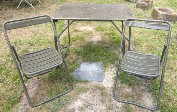Ensemble militaire vintage Verhaeghe 1 table + 2 chaises