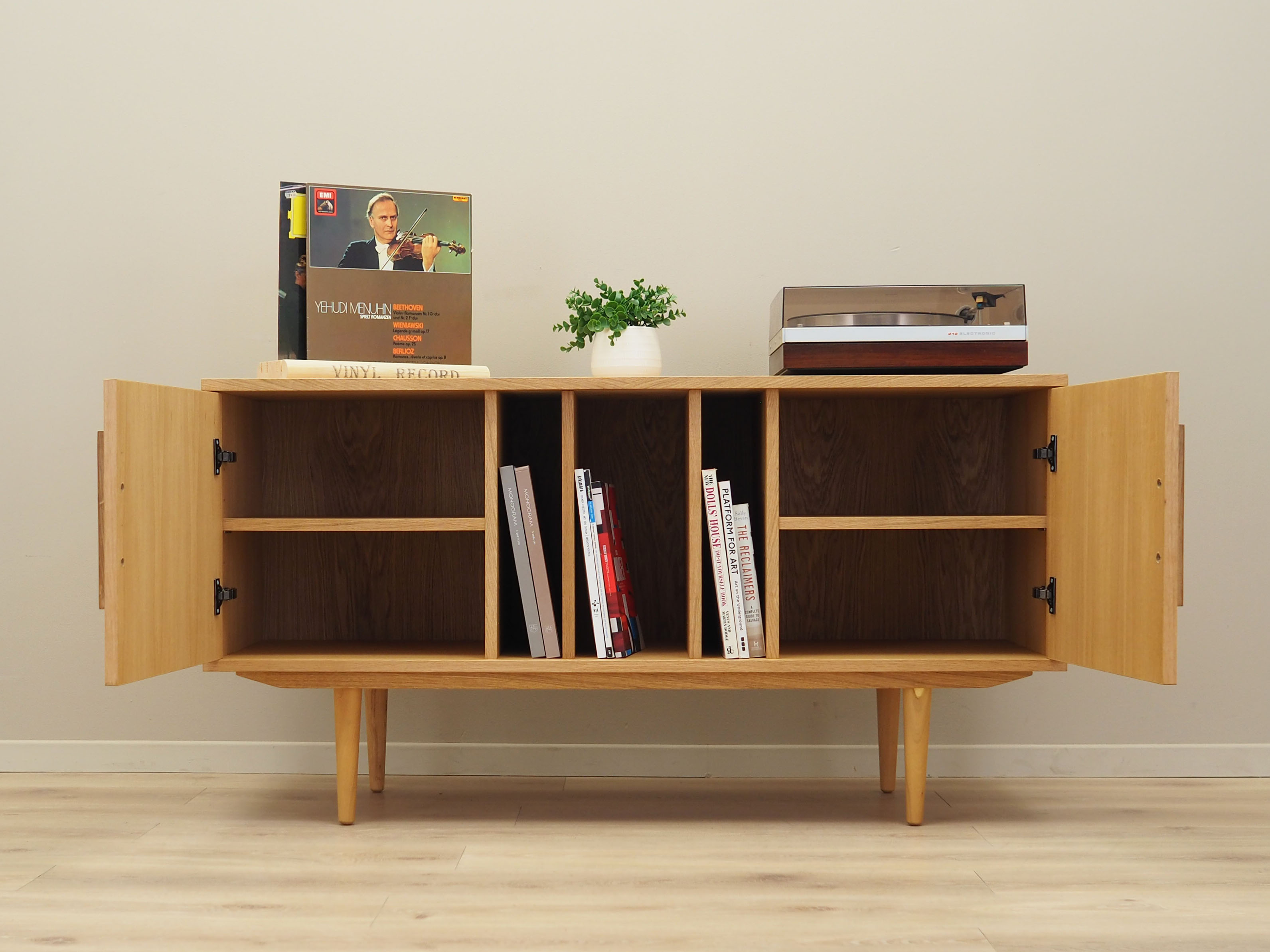 Oak dresser, Danish design, 1990s, production: Denmark