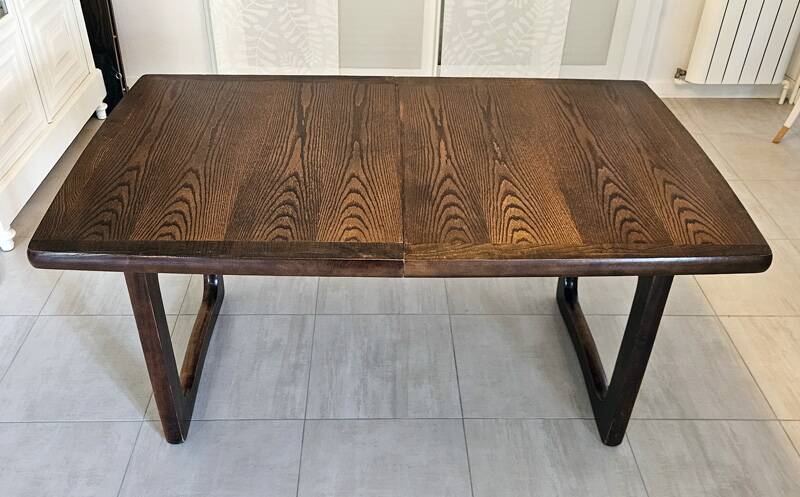 Vintage extendable dining table – sled base – modernist design